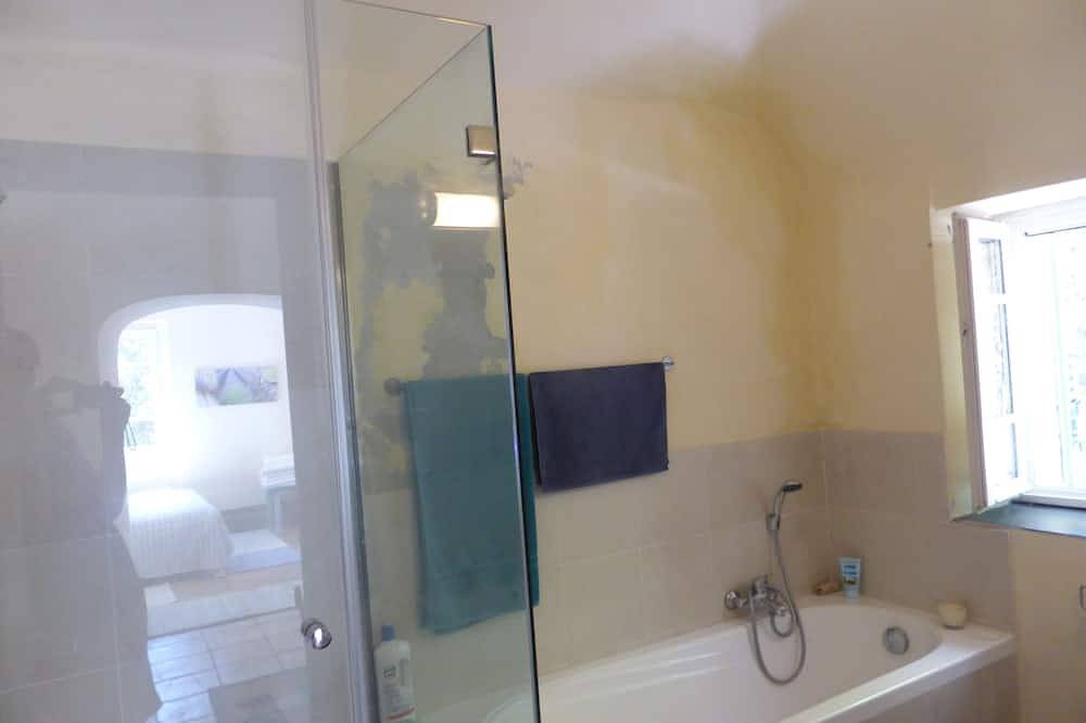 Landhaus mit Garten und Meerblick in Vasia, Riviera di Ponente