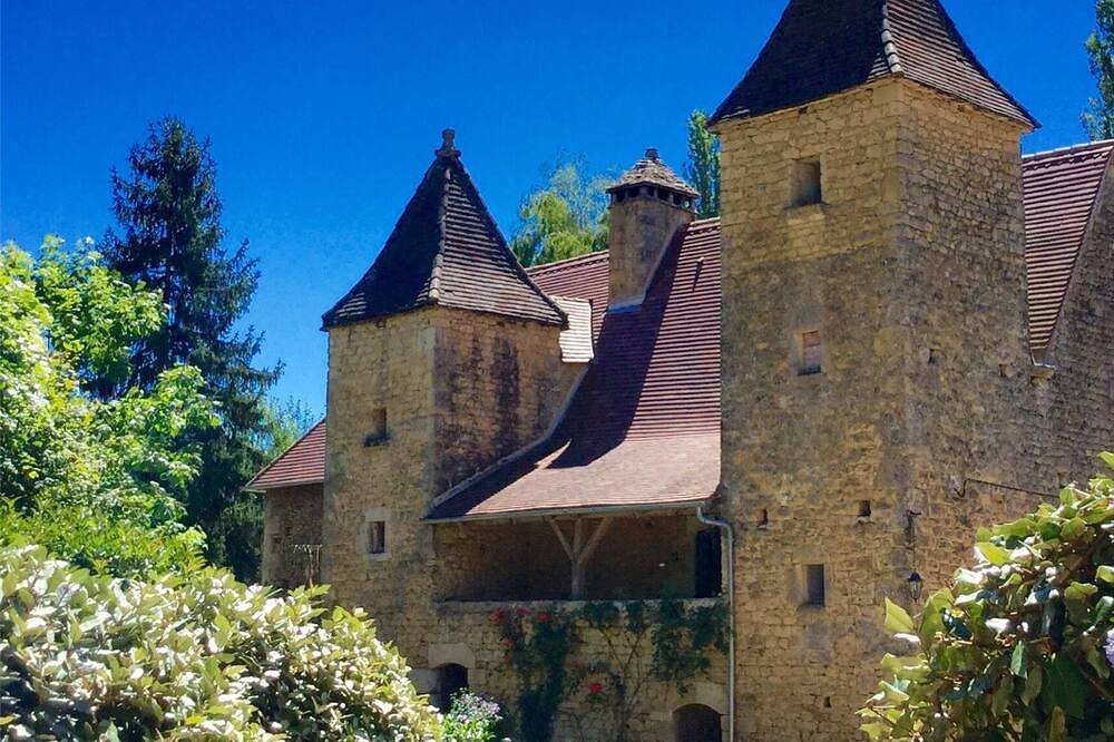 Un espace magnifique, des jardins et une piscine pour se détendre et profiter. in Villefranche-du-Périgord, Périgord Noir