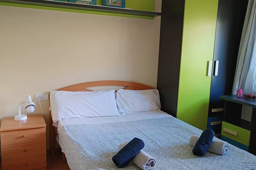 Villa con piscina privada, wifi, barbacoa, zona de comedor exterior. capacidad 9 pax. Vivalidays Gala. in Tordera, Maresme