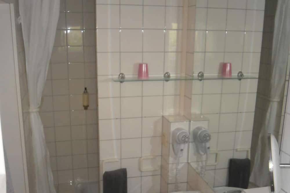 Apartamento inteiro, Hotel Sonnenberg: twin double rooms, shower, toilet - Einbecker Sonnenberg in Einbeck, Baixa Saxônia