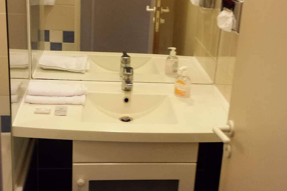 Entire apartment, Private Studio La Defense in Courbevoie, Hauts-de-Seine