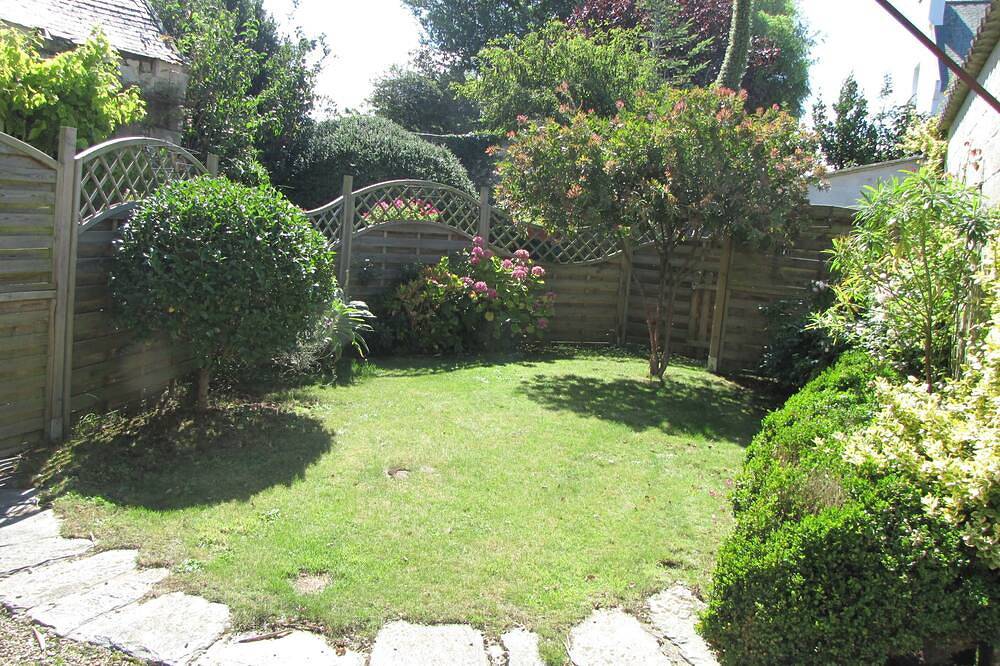 Comfortable house private indoor heated pool 28 ° C 450m sandy beaches in Santec, Ceinture Dorée