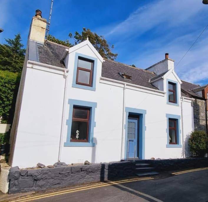 The Portpatrick Pad - A cosy 3 bed cottage, w. sea views & garden office in Portpatrick, Dumfries and Galloway
