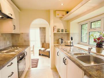 Log Cabin for 2 People in Gloucestershire, South West England, Photo 3