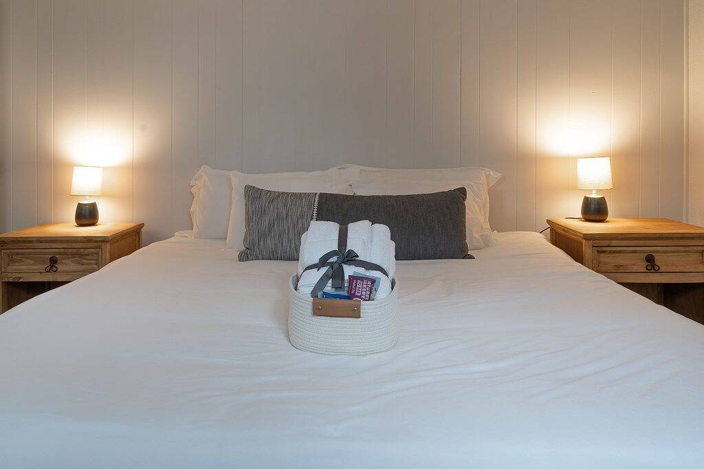 Private, Dog-friendly Suite w/ Hot Tub near Downtown Cos in Colorado Springs, El Paso County (CO)