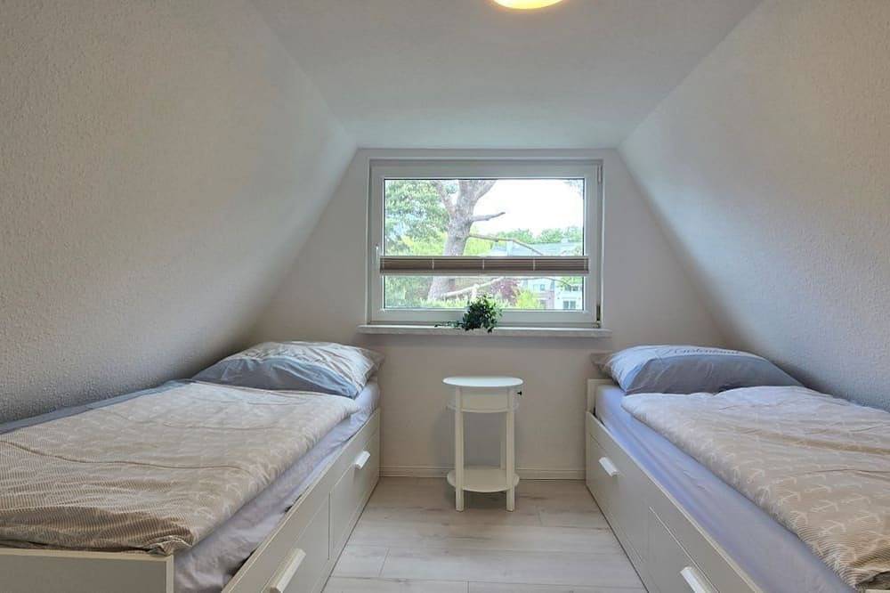 Finnenhütte \"Mh77\" - Renovierte Finnenhütte direkt an der Düne, ca. 80 m bis zur in Markgrafenheide, Rostock