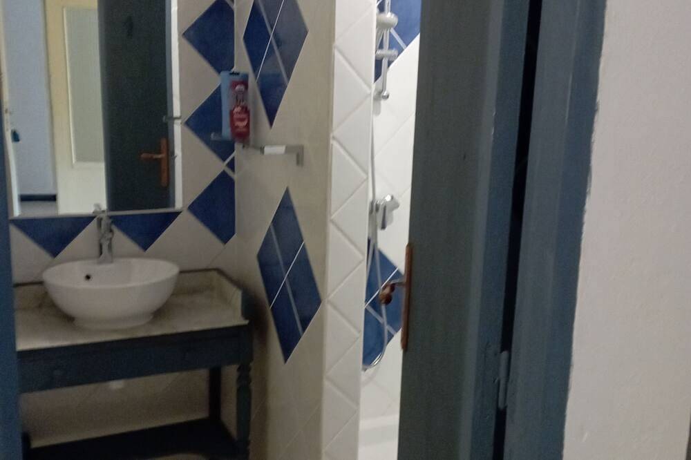 Meublé coquet au 1er étage d'une Maison de caractère in L'Isle-sur-la-Sorgue, Vaucluse