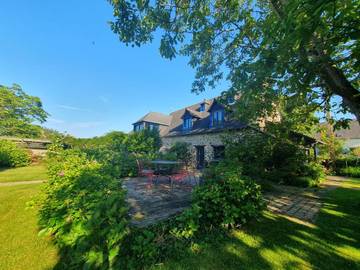 Location de vacances pour 10 personnes, avec jardin à Roz-Landrieux