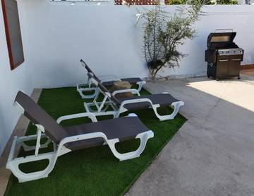 Gîte pour 6 personnes, avec jacuzzi ainsi que terrasse et jardin dans Poble Nou Del Delta