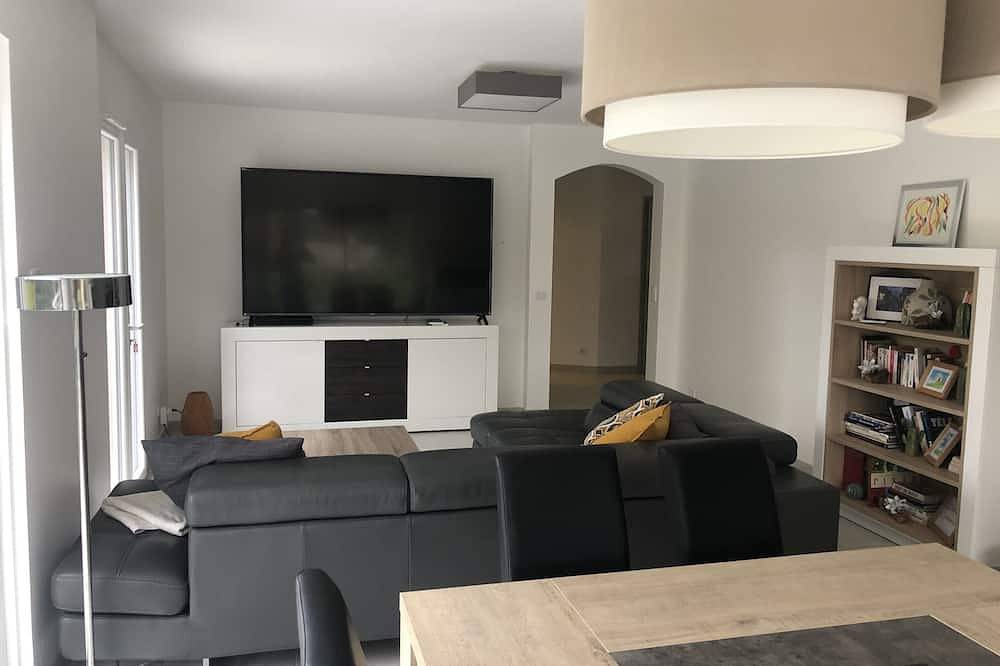 Air-conditioned detached villa with secure/heated swimming pool and large garden in Puget-sur-Argens, Mittelmeerküste (Frankreich)