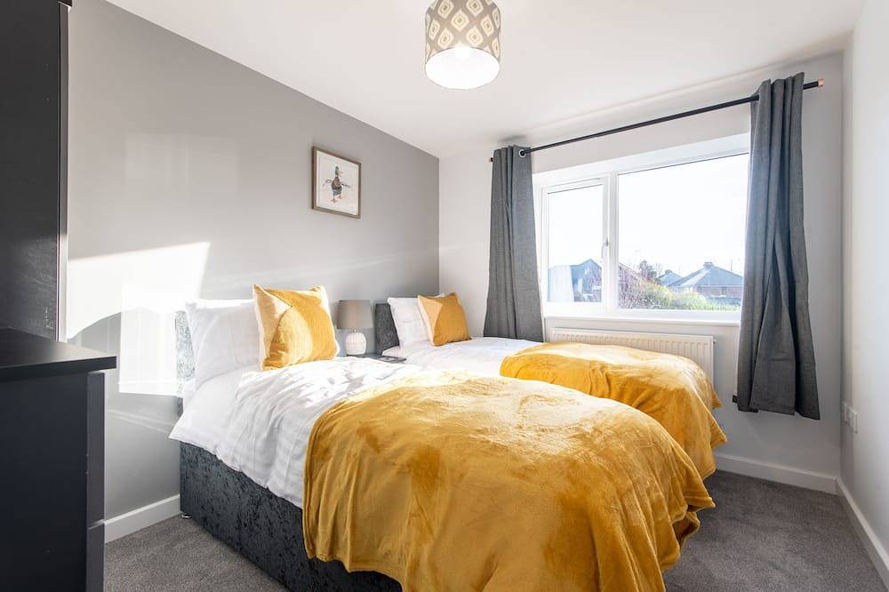 3 bed House/parking, sleeps 6 in Doncaster in South Yorkshire