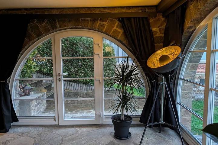Le Chalet de la Hulle, a cozy vacation home for 6P with sauna and jacuzzi. in Profondeville, Region Namur