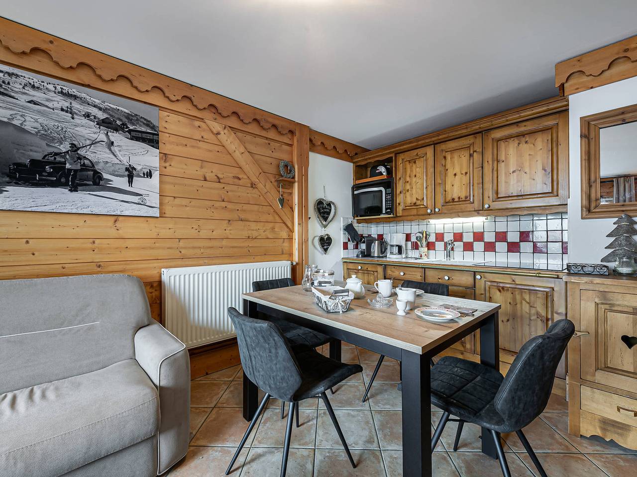 Geheel appartement, Bright apartment near slopes with pool access, pets allowed in Meribel Village, Courchevel