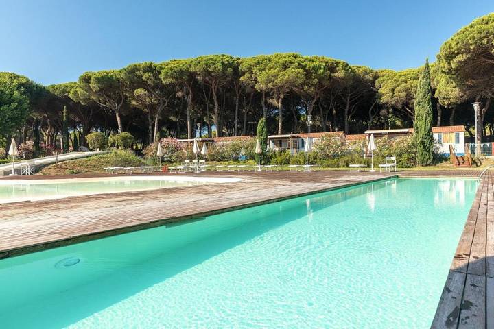 Bungalow per 6 persone, con Idromassaggio e Terrazza nonché Piscina a Cesenatico
