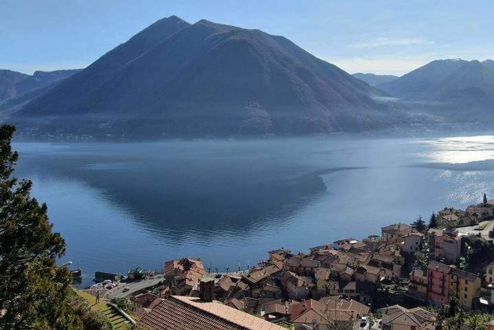 Gîte pour 6 personnes, avec piscine et jardin à Argegno
