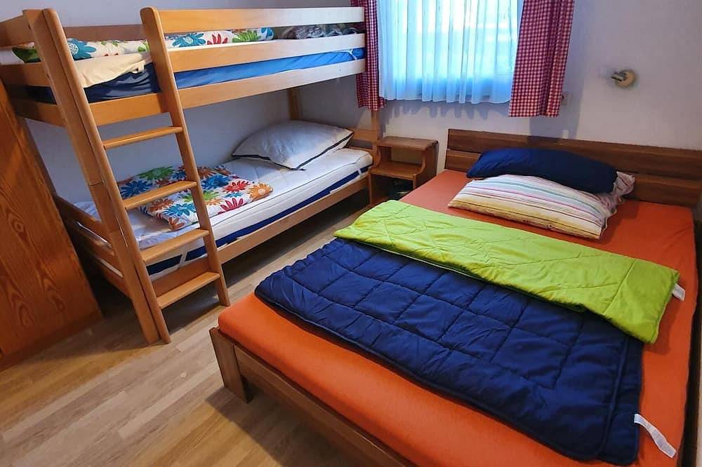 \"Entspannung pur: Feriendorf Hochbergle Haus 37 am Lechsee entdecken!\" in Lechbruck am See, Bayerisch Schwaben