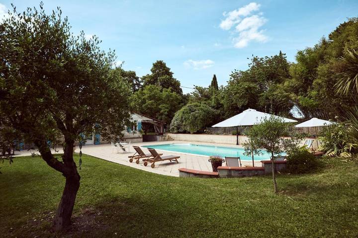 Chambre d’hôte pour 2 personnes, avec jardin ainsi que vue et piscine, animaux acceptés dans le Lot-et-Garonne