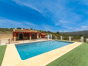 Chalet para 6 personas, con jardín y piscina en Vall D'albaida