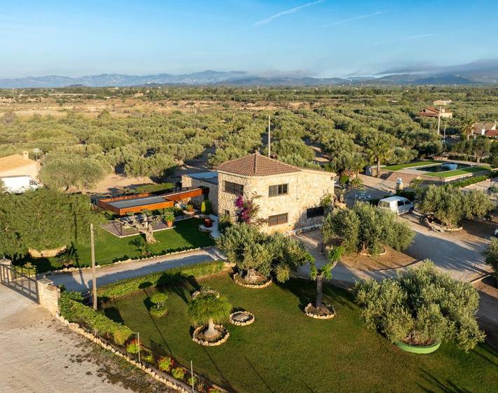 Casa rural para 12 personas, con jardín y vistas además de terraza y piscina, Se admiten mascotas en La Ampolla - 2