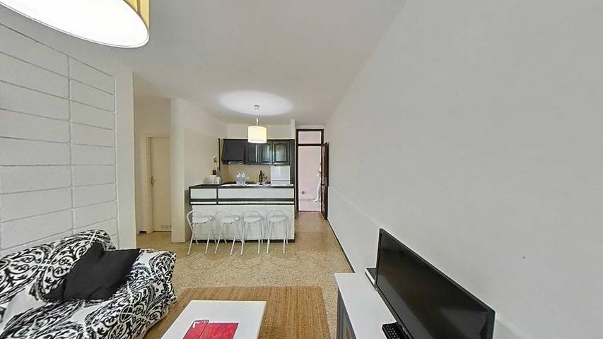 Entire apartment, Vacation Home 'Beautiful Apartment Tenerife South' with Shared Pool & Wi-Fi in Playa de las Américas, Arona