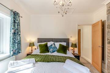 Log Cabin for 4 People in Betws-y-Coed, Conwy region, Photo 2