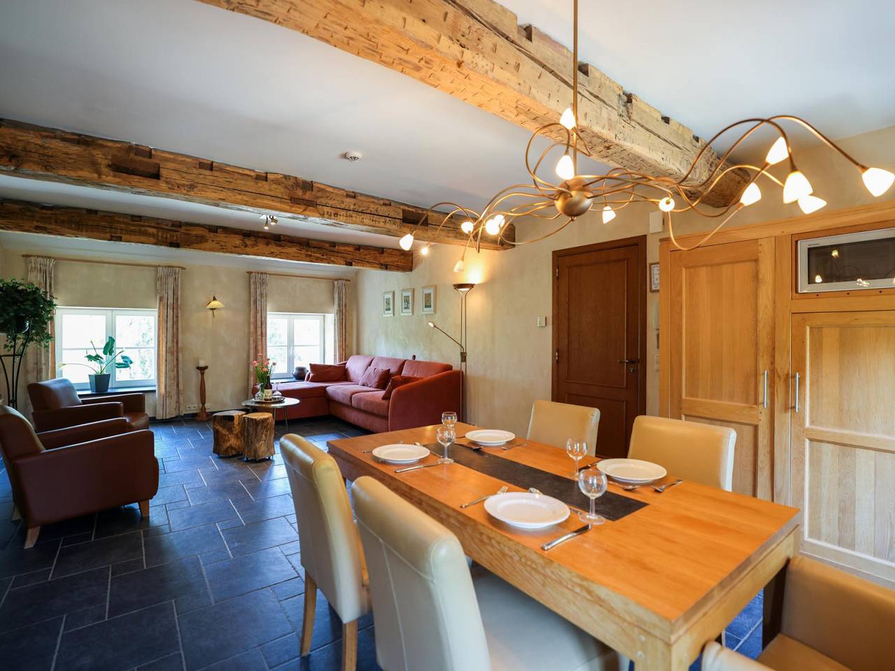 Geheel appartement, Authentiek 4-6 persoons appartement in kasteel, midden in de natuur in Aywaille in Aywaille, Luik en omgeving