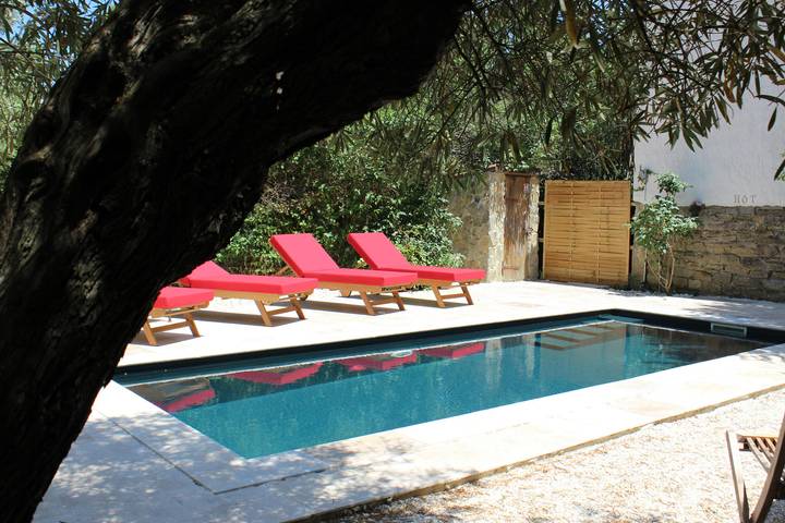 Gîte pour 4 personnes, avec terrasse et piscine, animaux acceptés