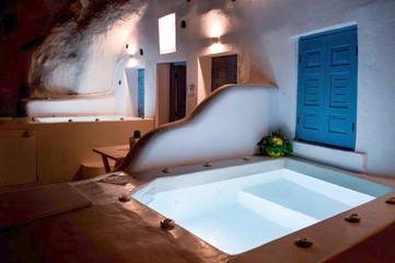 Gîte pour 2 personnes, avec piscine ainsi que jardin et vue à Santorin