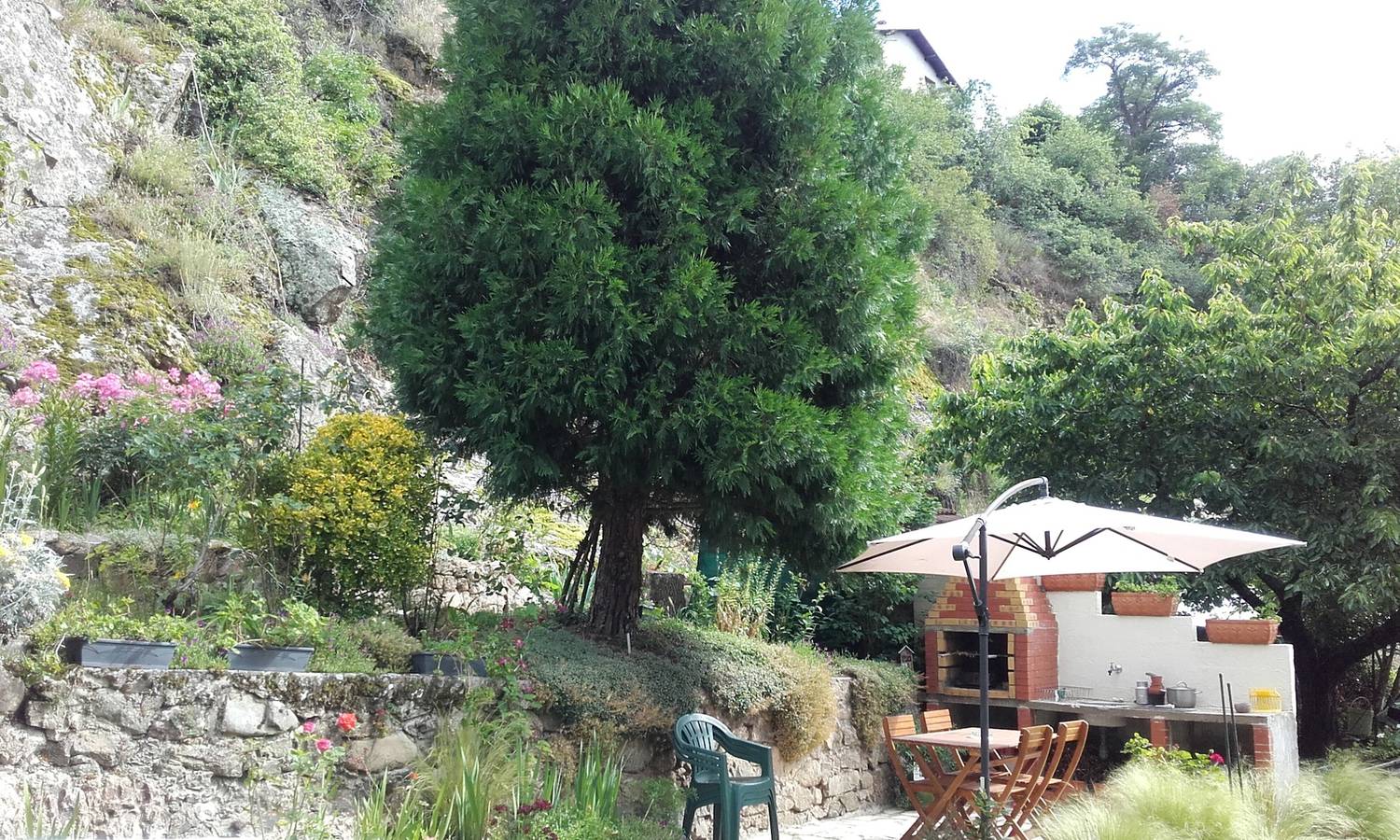 Appartement entier, Appartement 'Gite Bulgarana - 4 Pers' avec jardin privé et Wi-Fi in Bourg-Argental, Parc Naturel Régional du Pilat