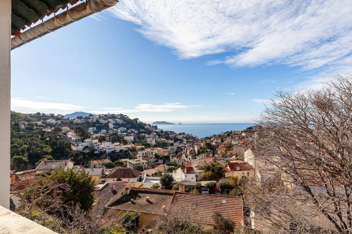 Appartamento intero, Appartamento Roucas Blanc: vista mare e Notre Dame de la Garde, terrazza e aria condizionata in Marsiglia, Marseille e dintorni