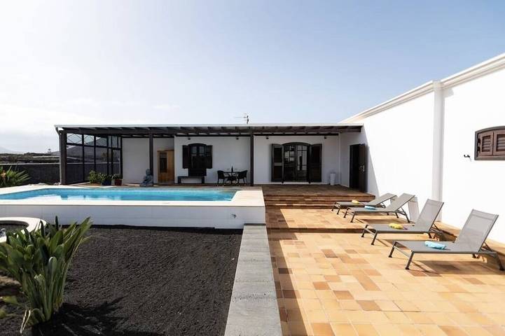 Villa für 7 Personen, mit Garten und Sauna sowie Terrasse - 1