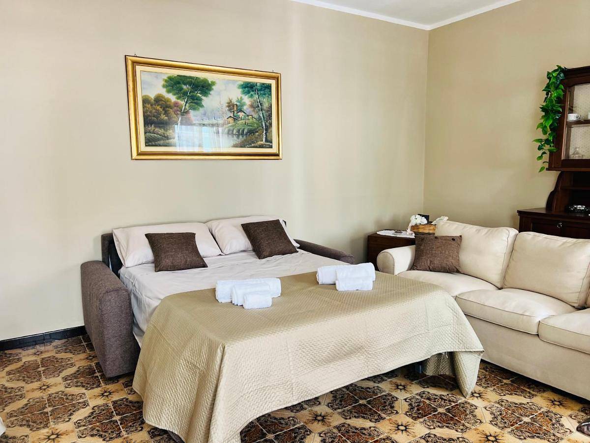 Ganze Wohnung, 5 Minutes' Walk from the Beach, with Two Bedrooms in Badolato, Catanzaro Provinz