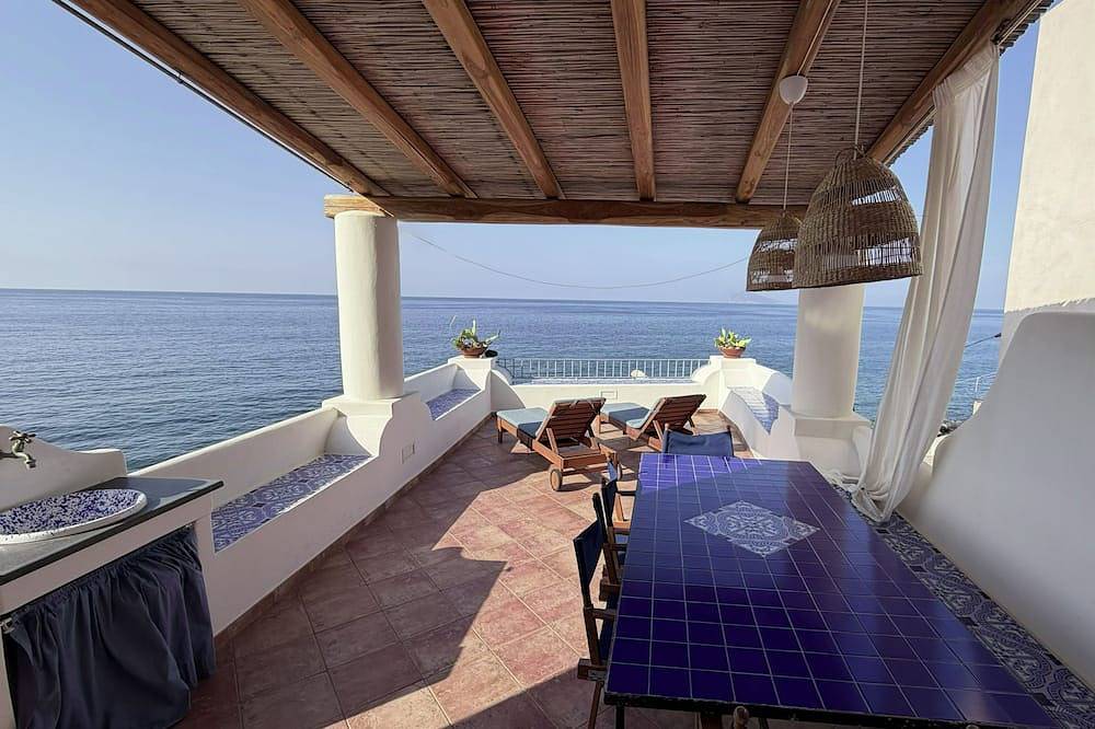Ganze Wohnung, Didyme - Wohnung am Strand mit Panorama-Meerblick und Wifi in Lipari