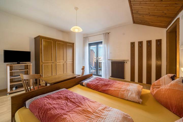 Appartamento intero, Appartamento vacanze "Gantkofel Leilichhof" con vista montagna, Wi-Fi, balcone e giardino in Lana di Mezzo, Lana