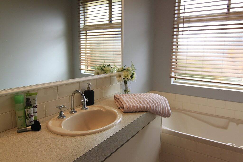 Gemütliches Einfamilienhaus mit Blick auf den Golfplatz, Wlan, nahem Strand und zentralem Geschäftsviertel in Dunsborough, Western Australia