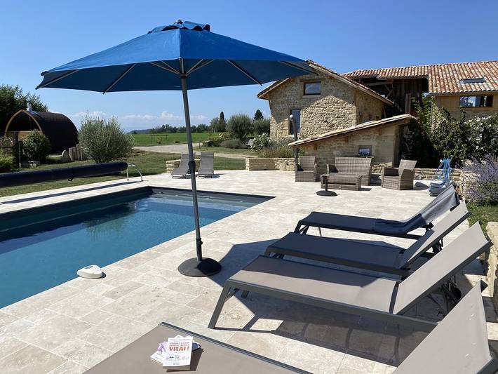 Gîte pour 4 personnes, avec piscine et terrasse ainsi que jardin et sauna, animaux acceptés à Saint-Lattier