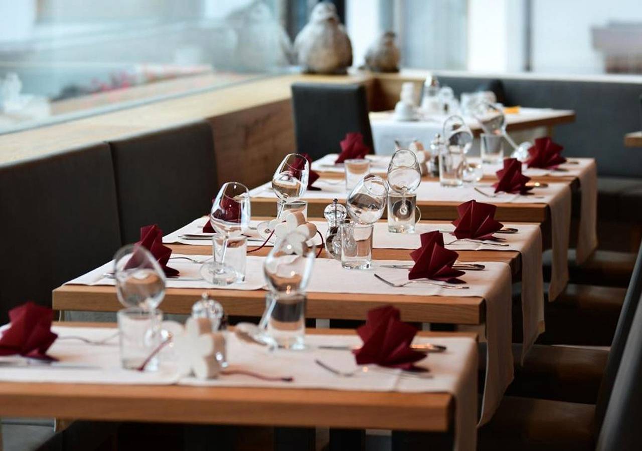 Zimmer 'Moriggl Zimmer Seilschaft 2' mit Bergblick, gemeinsamer Terrasse und Wlan in Burgeis, Mals