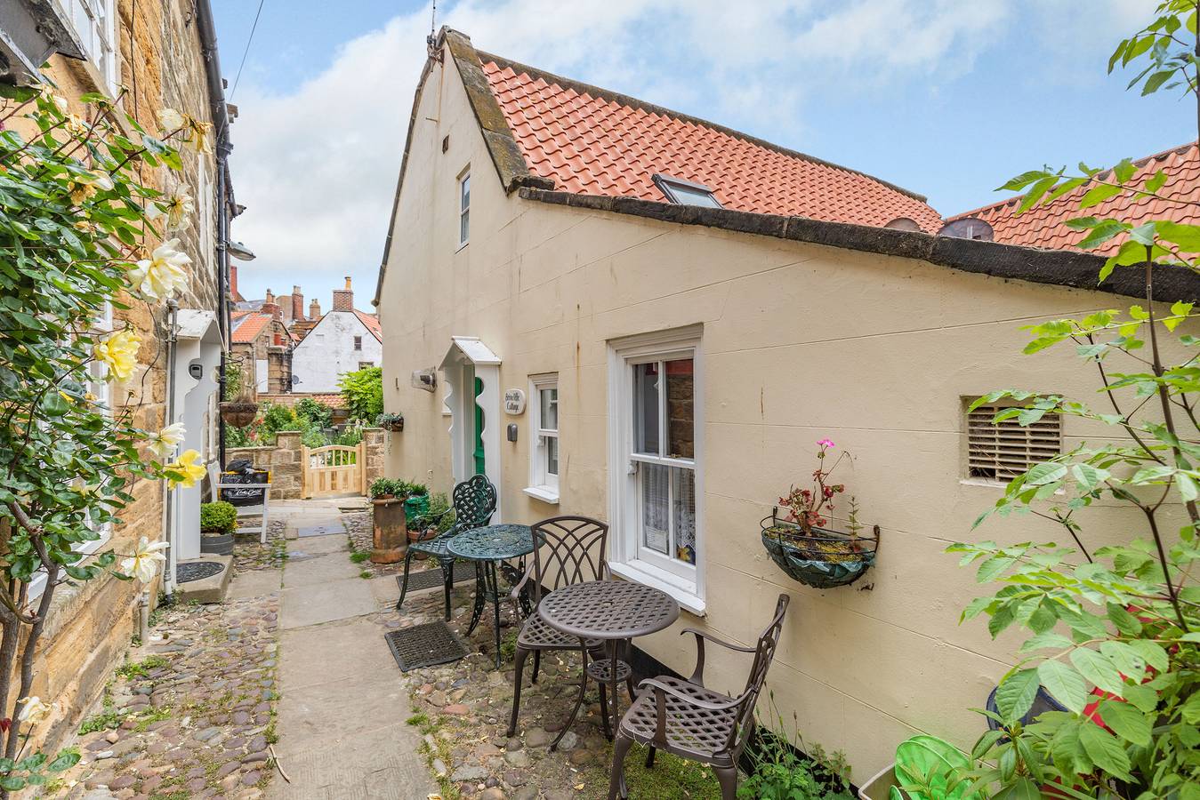 Brincliffe Cottage in Robin Hood's Bay, North York Moors National Park