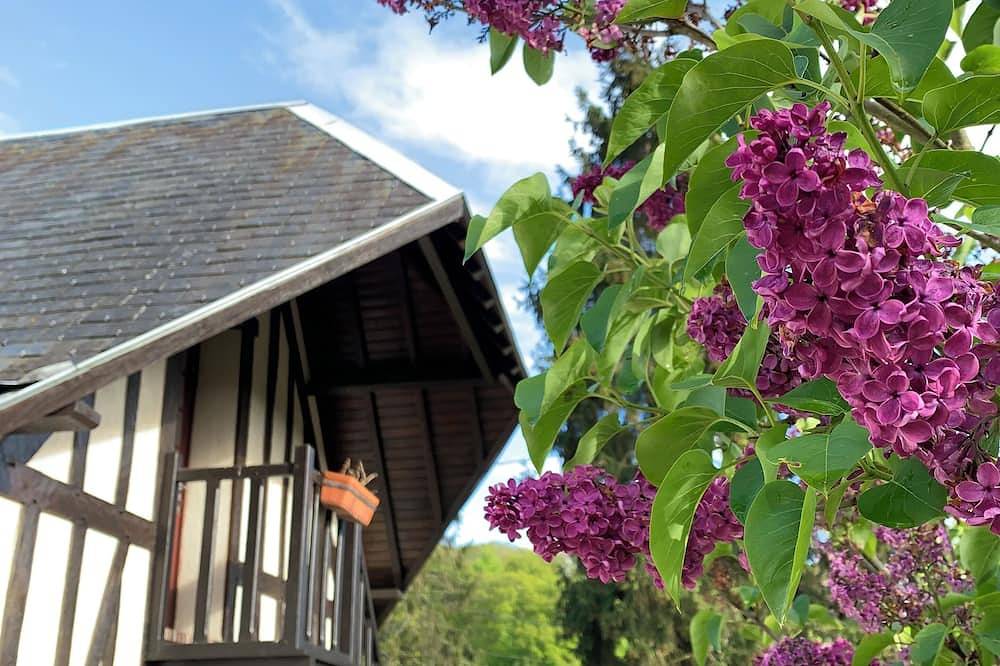 Normandy house with large garden near Paris in Beaumont-le-Roger, Región de Bernay