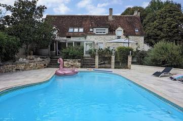 Location de vacances pour 14 personnes, avec jardin et terrasse à Lainsecq