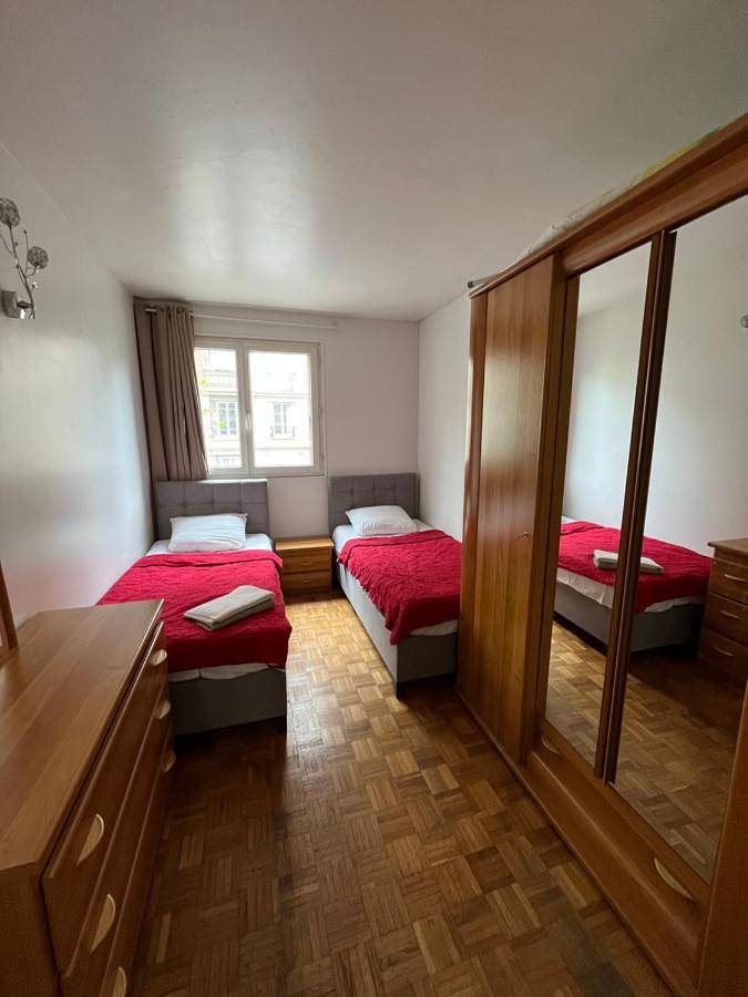 Gîte pour 6 personnes dans Stade Yves du Manoir - 2