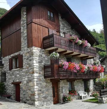 Gîte pour 4 personnes, avec jardin et vue dans Roisan