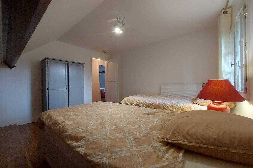 Belle maison de campagne située en Eure-et-Loire dans un cadre idyllique in La Bazoche-Gouet, Région de Nogent-le-Rotrou