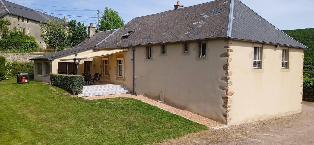Gîte pour 6 personnes, avec terrasse et jardin