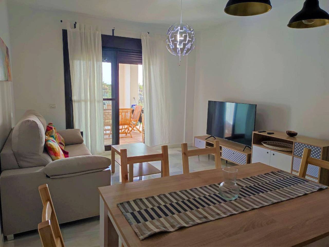 Apartamento inteiro, Apartamento de férias para 6 pessoas com terraço in Urbanizacion Costa Esuri, Ayamonte