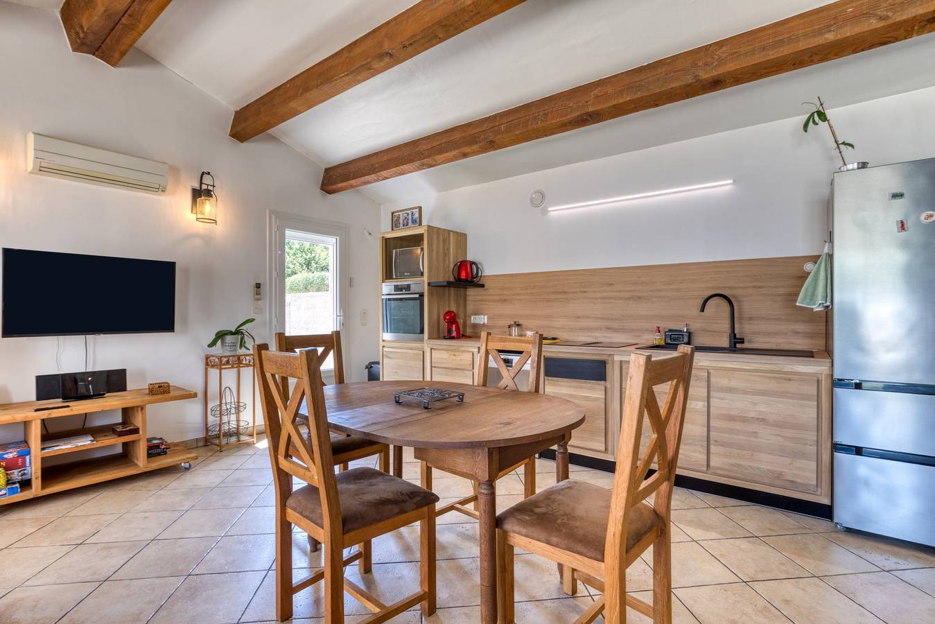 Holiday Home 'Villa En Camargue' with Shared Pool, Wi-Fi and Air Conditioning in Vauvert, Mediterranean Coast (France)