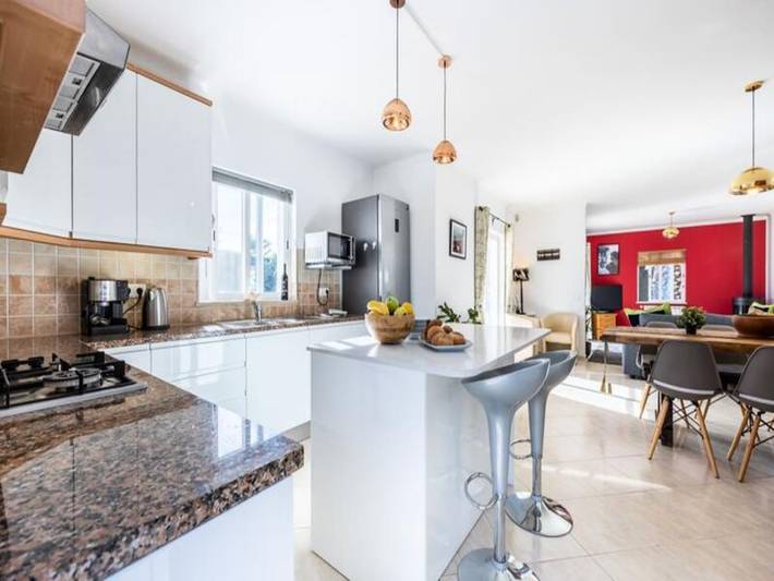 Gîte pour 8 personnes, avec piscine ainsi que jardin et terrasse dans Arrifana - 4