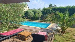 Location de vacances pour 15 personnes, avec balcon ainsi que piscine et jardin à Saint-Cyr-sur-Loire