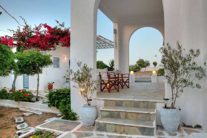 Gîte pour 2 personnes, avec terrasse et jardin dans Píso Livádi - 3