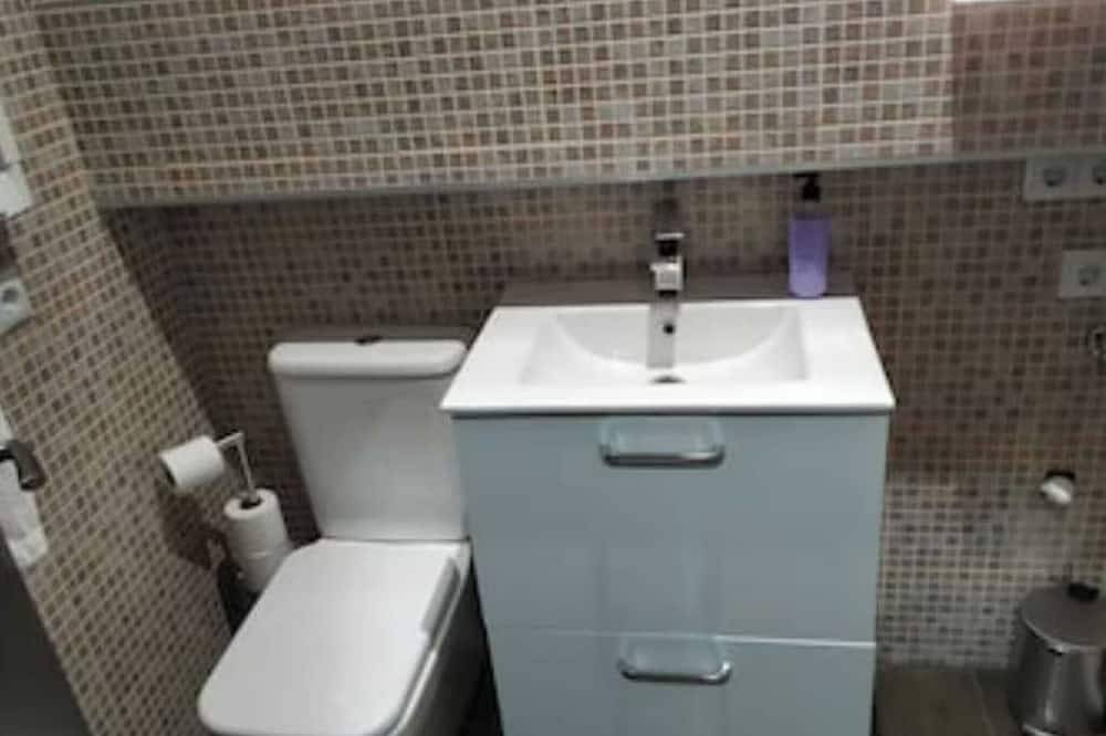 Entire apartment, Apt Deluxe 2 Rooms in Barajas, Madrid